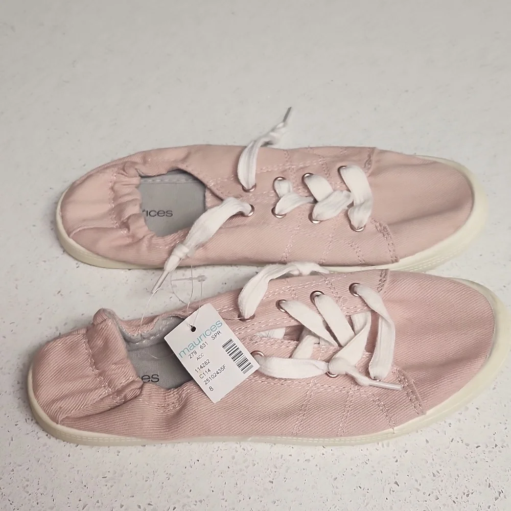 Maurices NWT Mariah Light Pink Flat Sneakers Size 8